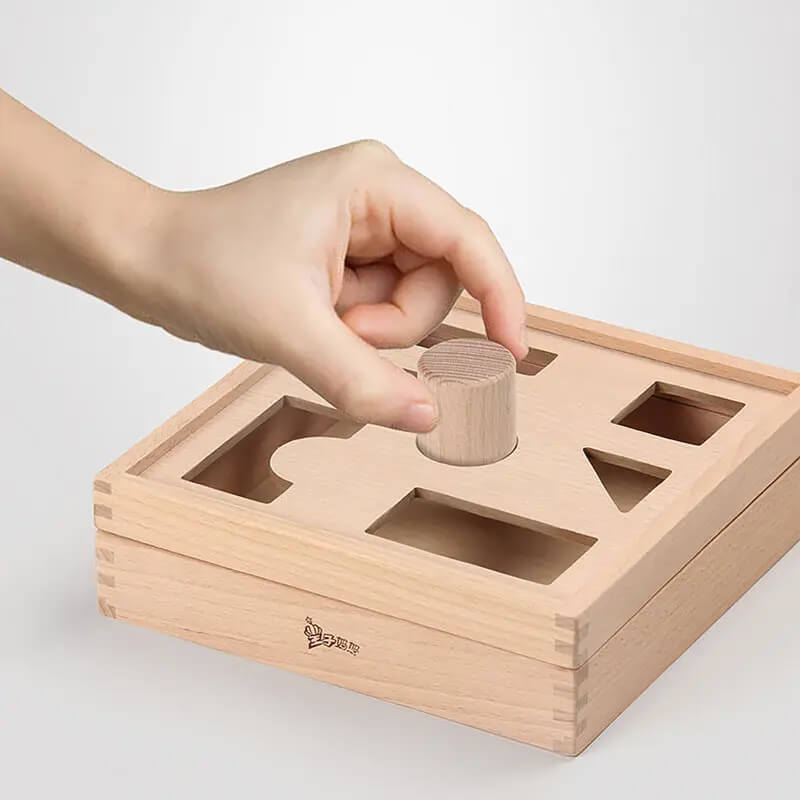 Beechwood smiley face building blocks for 2 year olds - 23-piece set with 6 geometric shapes in non-toxic colors